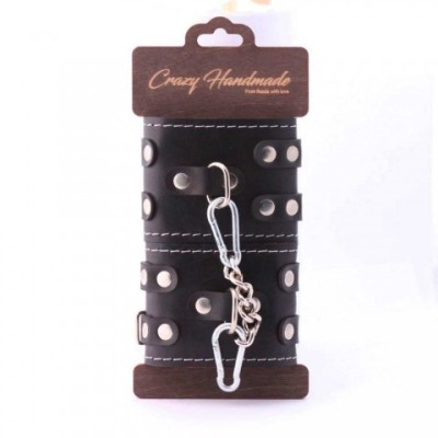 Наручники из кожи с двумя ремнями и красной подкладкой Наручники из кожи с двумя ремнями и красной подкладкой